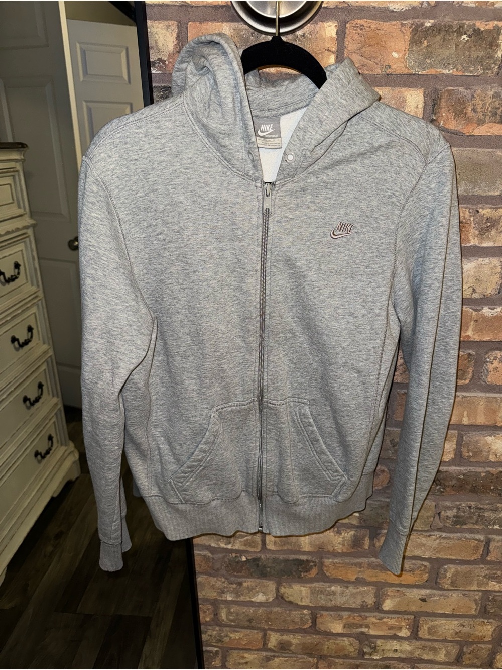 Nike Men’s Light Gray Zip-Up Hoodie Sweatshirt